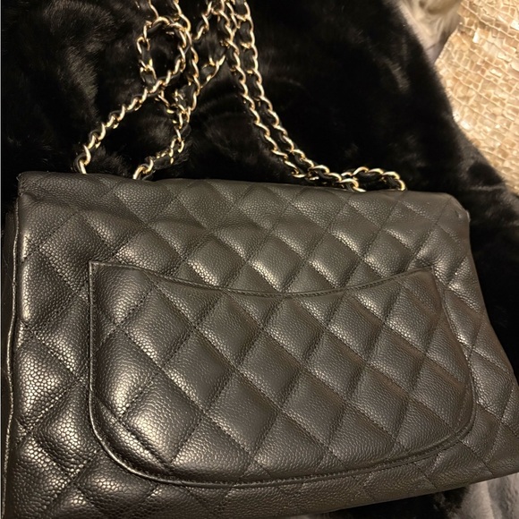 Chanel Classic Jumbo Black Quilted Shoulder Bag - Picture 2 of 15